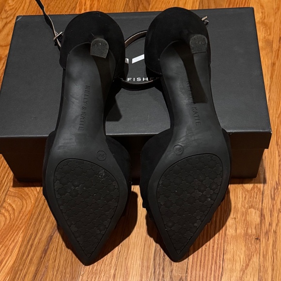 Kelly & Katie Black Pointed Toe Heels 9 – Ankle Strap Suede Pumps - Picture 4 of 4